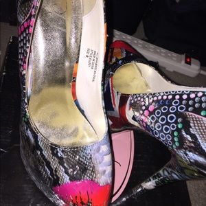 Size 8 Rosette pumps. Black multi.